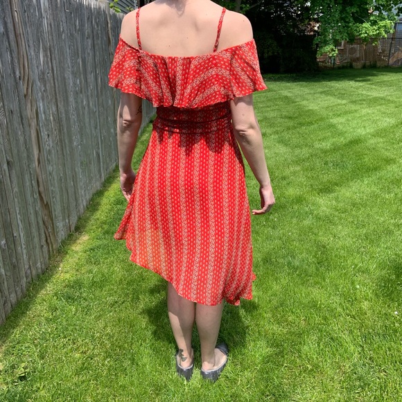 Romantic and flowy red wrap dress - Picture 2 of 6